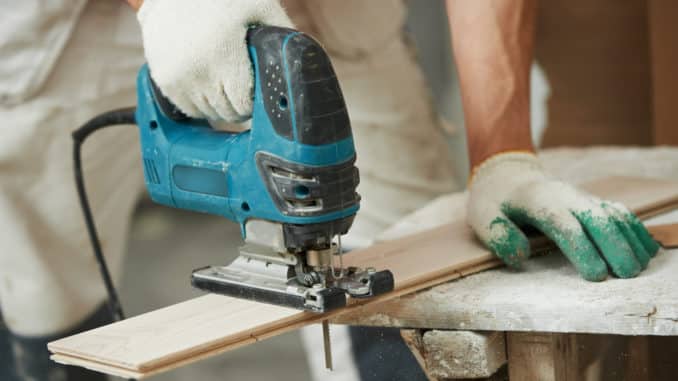 Unfallgefahr mit Stichsäge Unfallgefahr mit Stichsäge